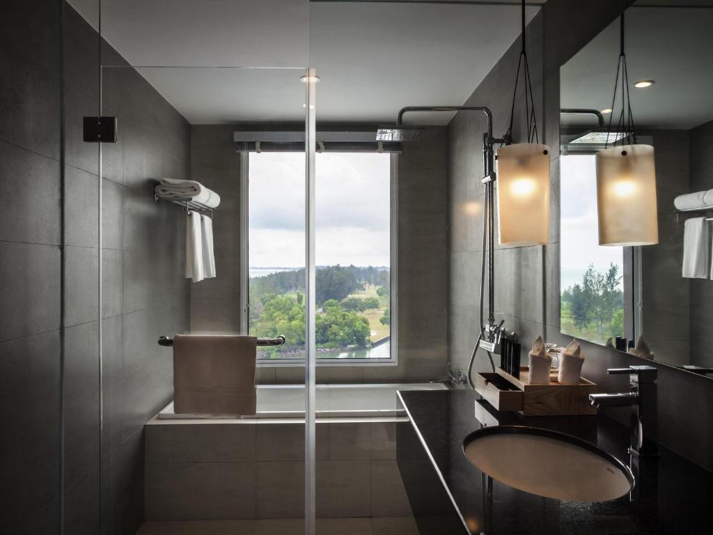 Pullman Miri Waterfront - Chambre Lit King-Size De Luxe Avec Vue Sur Mer