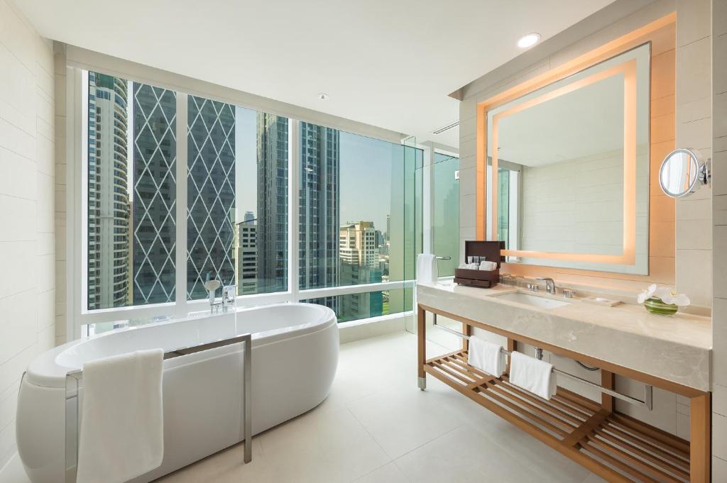 Eastin Grand Hotel Sathorn photo