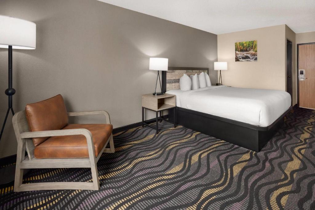 Baymont by Wyndham Logan photo