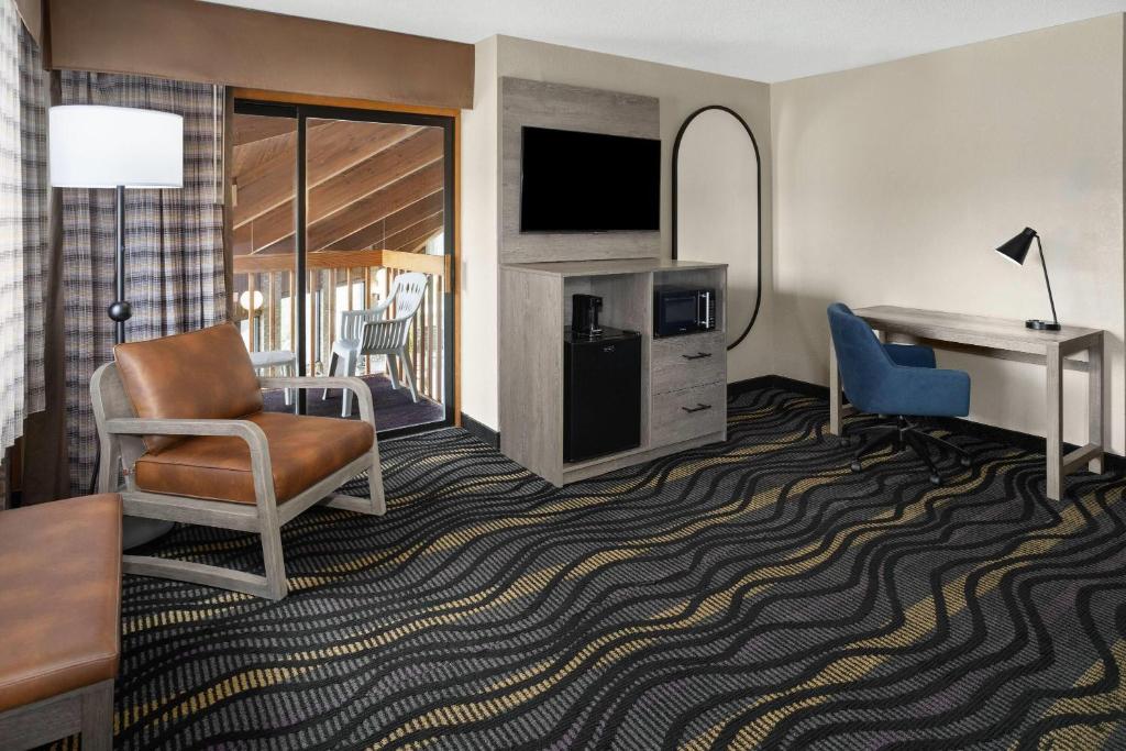 Baymont by Wyndham Logan photo