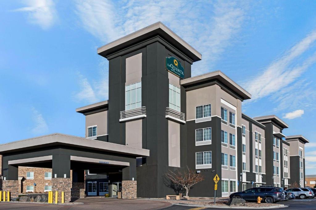 a large building with a sign on top of it at La Quinta by Wyndham Denver Gateway Park in Denver