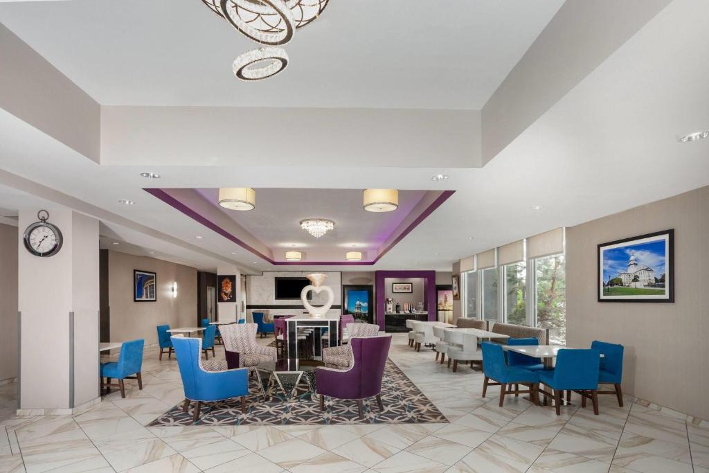 La Quinta by Wyndham Springfield IL photo