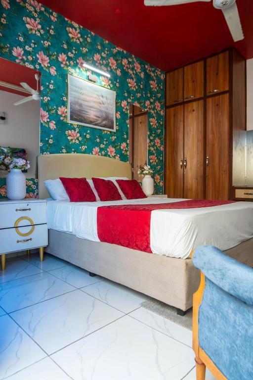 a bedroom with a large bed with floral wallpaper at Nziwa's Paradise Bamburi in Mombasa