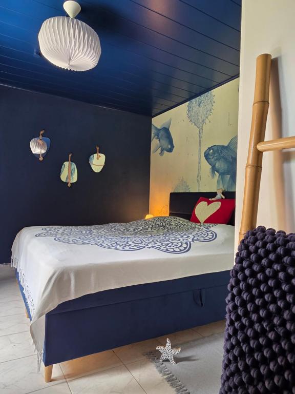 a bedroom with a bed with a painting on the wall at Villa Blu in Sankt Kanzian