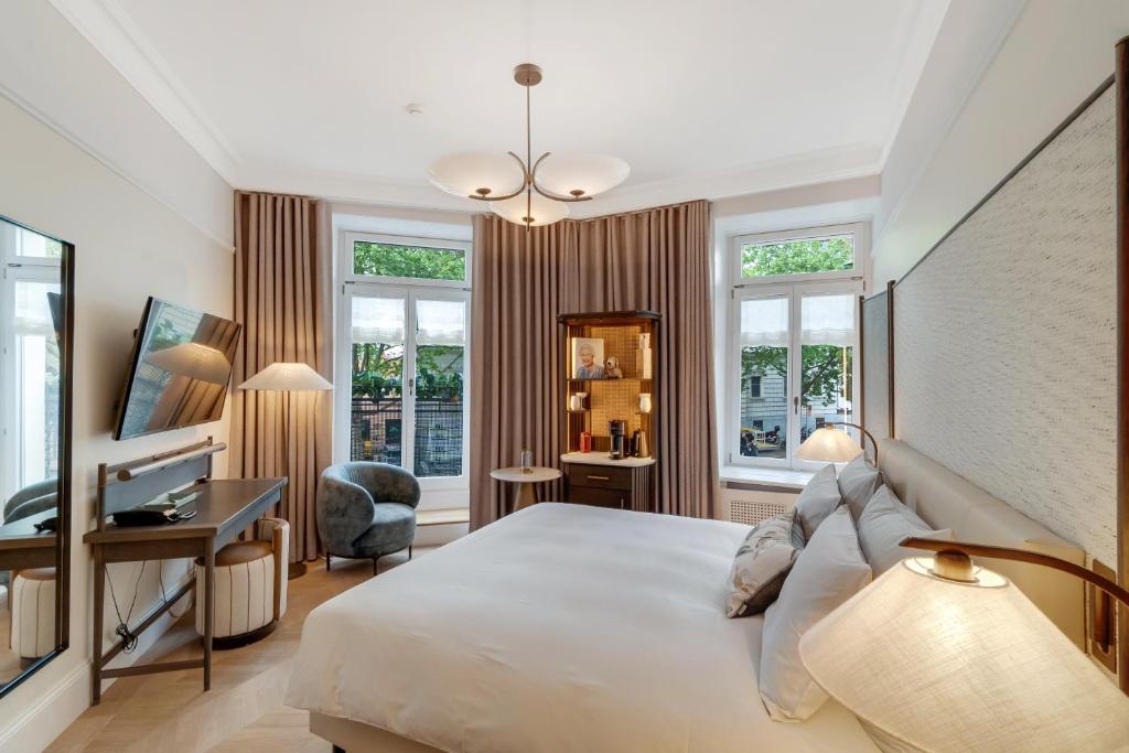 Small Luxury Hotel Ambassador Zurich photo