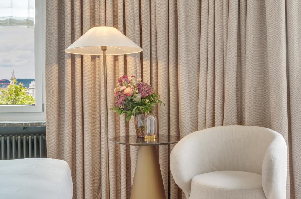 Small Luxury Hotel Ambassador Zurich photo