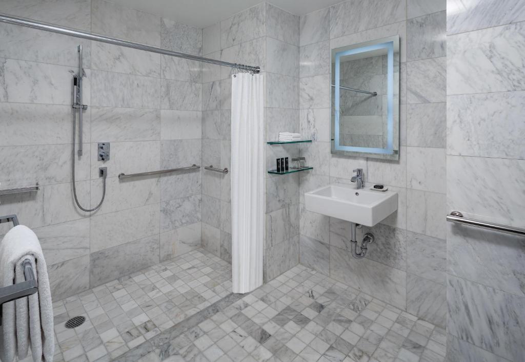 Dream Midtown, by Hyatt - 