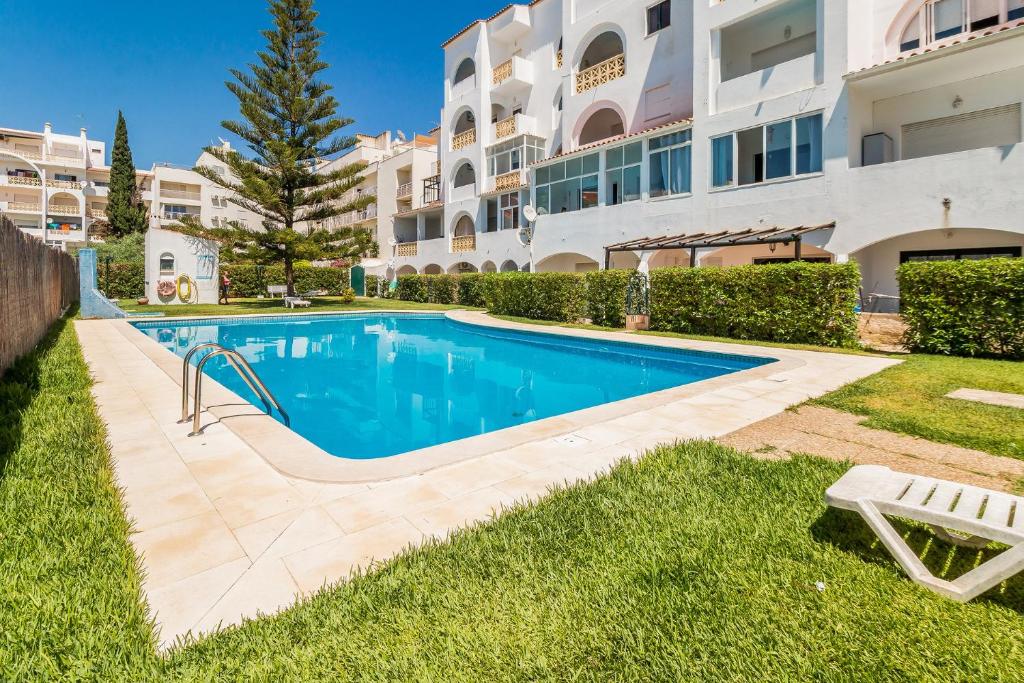 Areyas Pool By ALzira