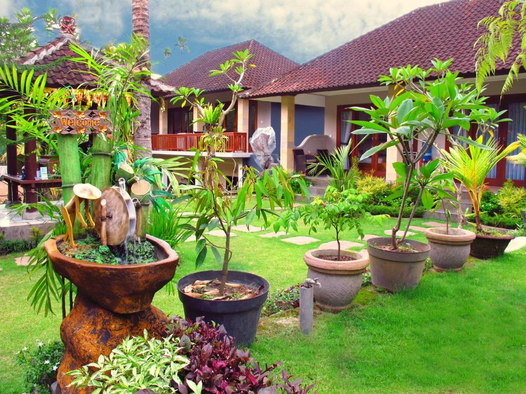 Zahrada ubytování Putu's Paradise Guesthouse