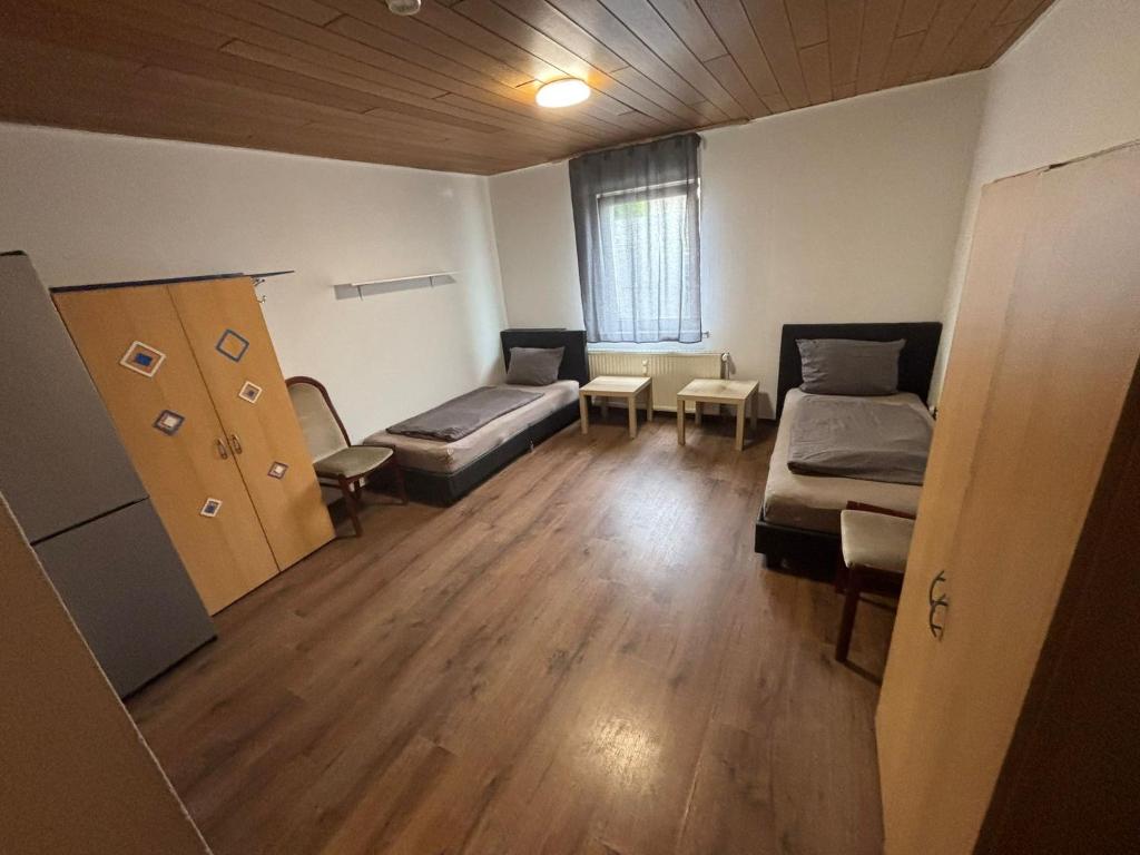 a room with a couch and a bed and a table at Aparthotel Boardinghouse BRACK mit Parkplatz Küche WIFI in Bielefeld