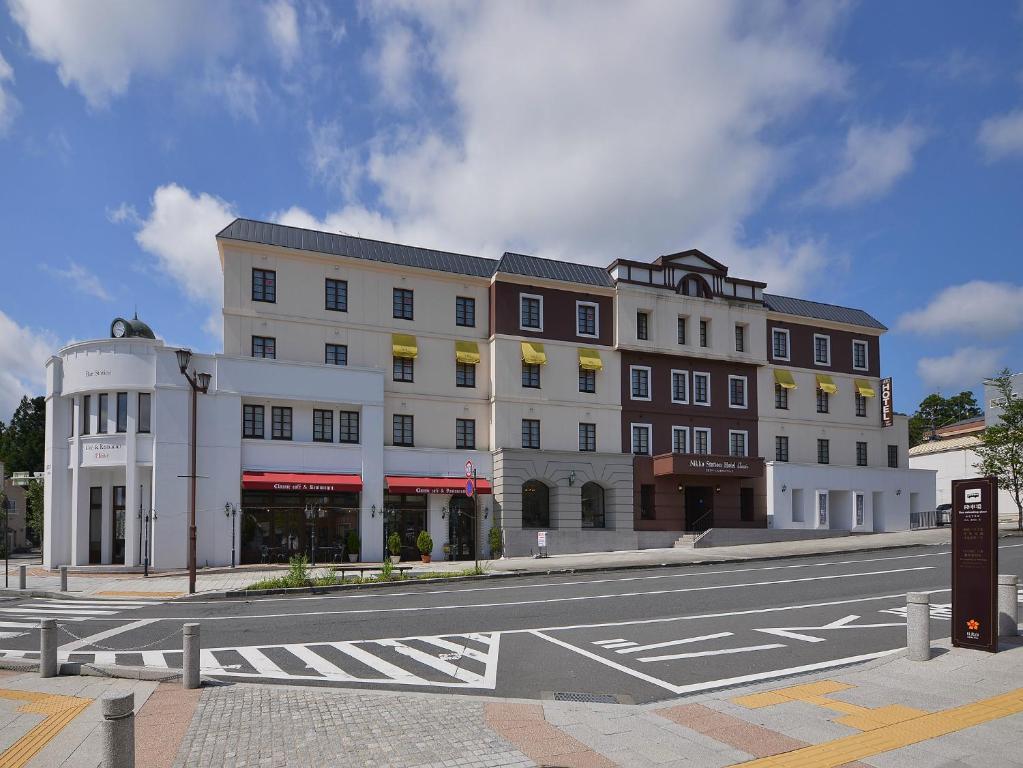 ein Gebäude an der Ecke einer Straße in der Unterkunft Nikko Station Hotel Classic in Nikko