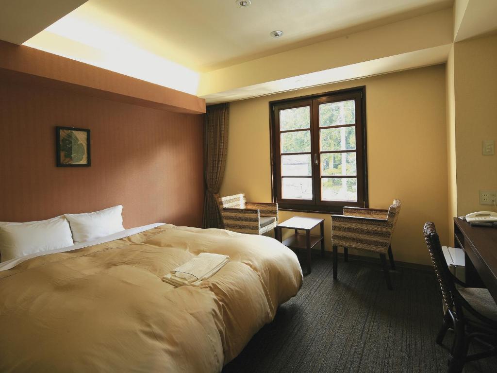 Postel nebo postele na pokoji v ubytování Nikko Station Hotel Classic