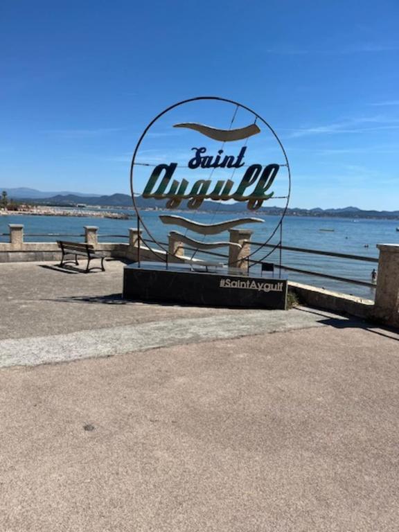 Studio in Saint-Aygulf with direct beach access