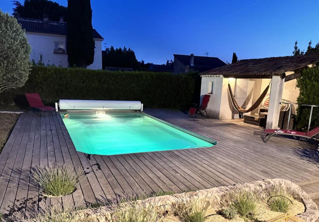 a small swimming pool on a wooden deck at Appartement en Luberon in Pertuis