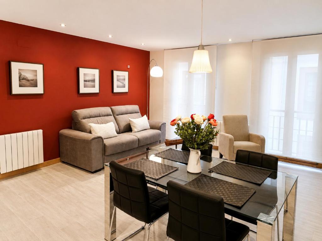 a living room with a table and a couch at Les Cotolles Centro in Cangas de Onís
