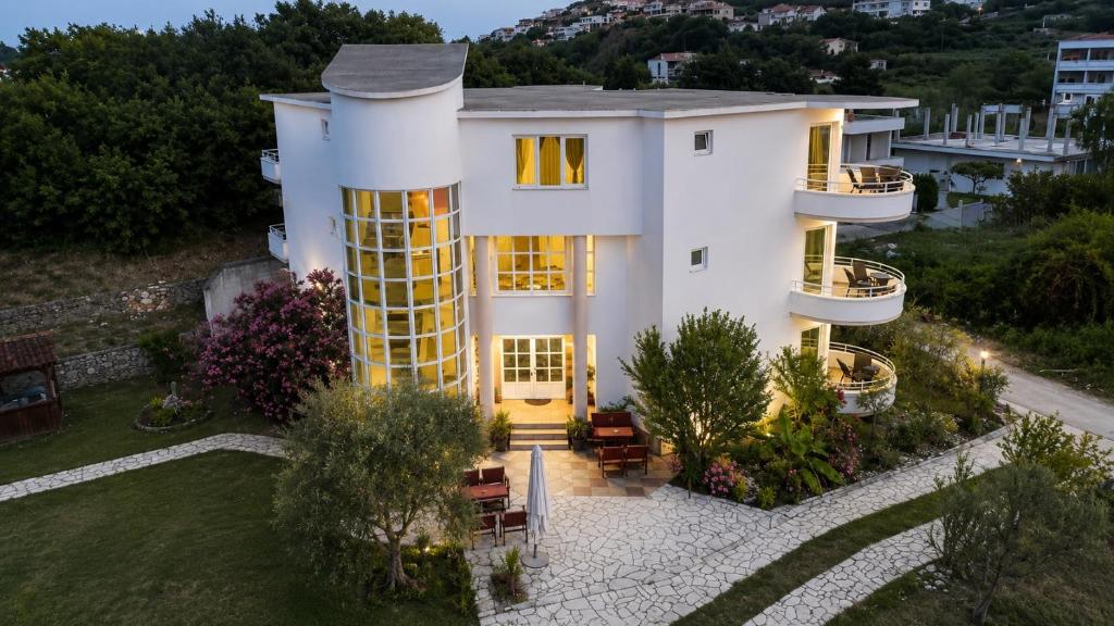 an aerial view of a white house at Apartments Katana in Ulcinj