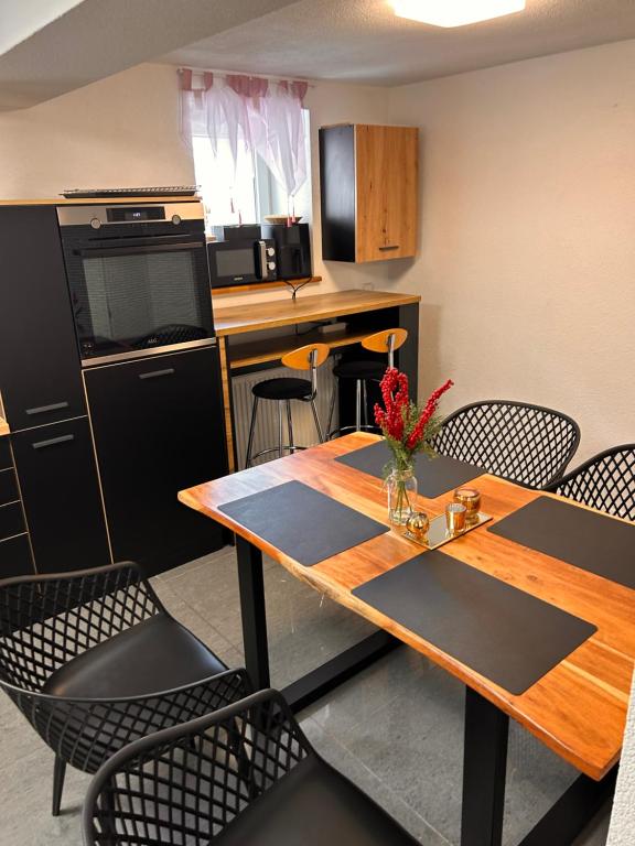 a kitchen with a wooden table and chairs at Fe Wo auf der Alb in Wittlingen