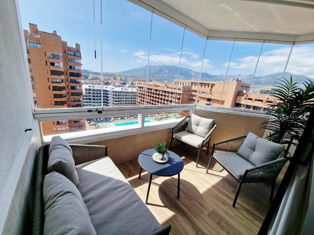 Marina & Mountains View