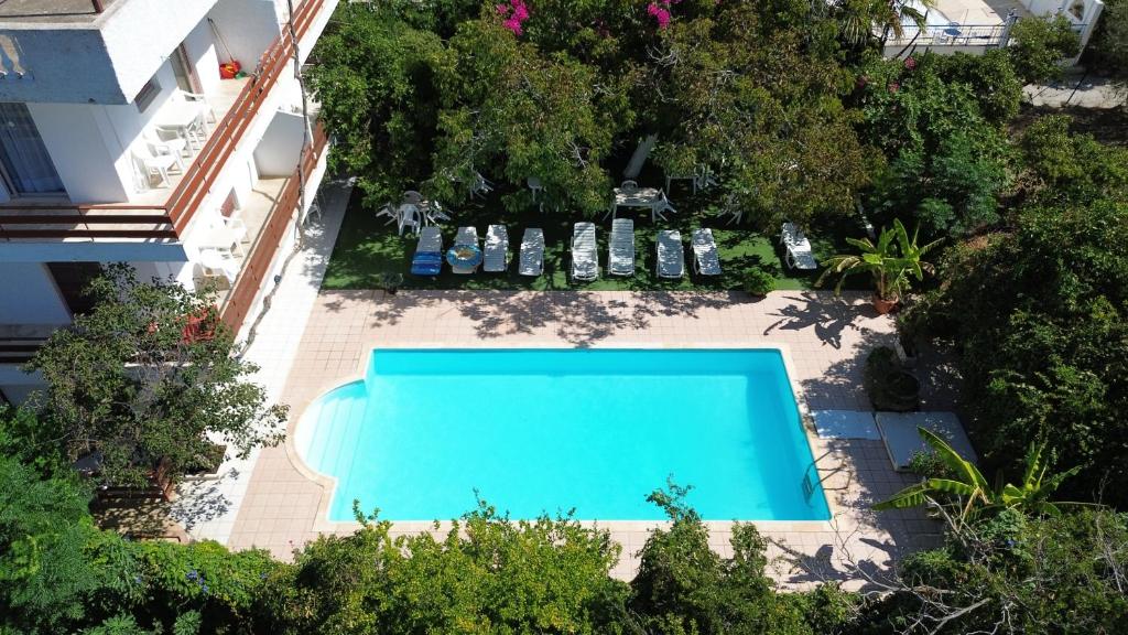 an overhead view of a swimming pool in a yard at Kaikas Studios & Apartments in Poros