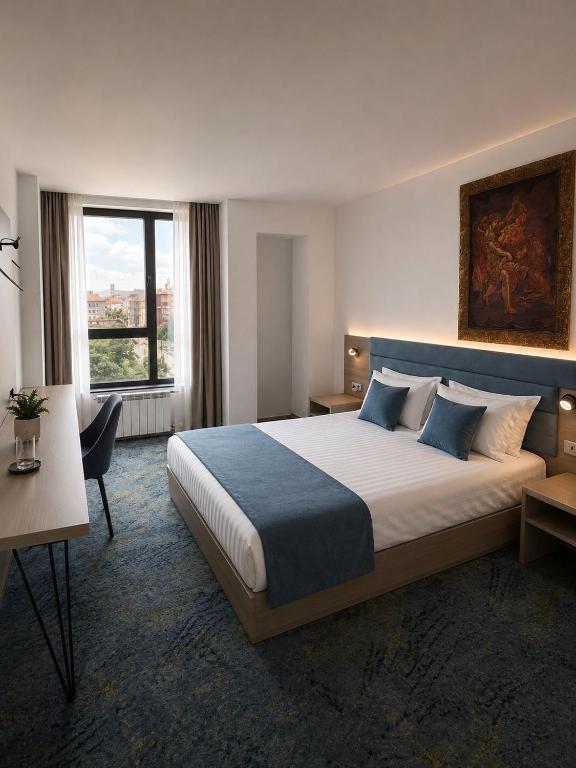 En eller flere senge i et værelse på Central Plaza Hotel