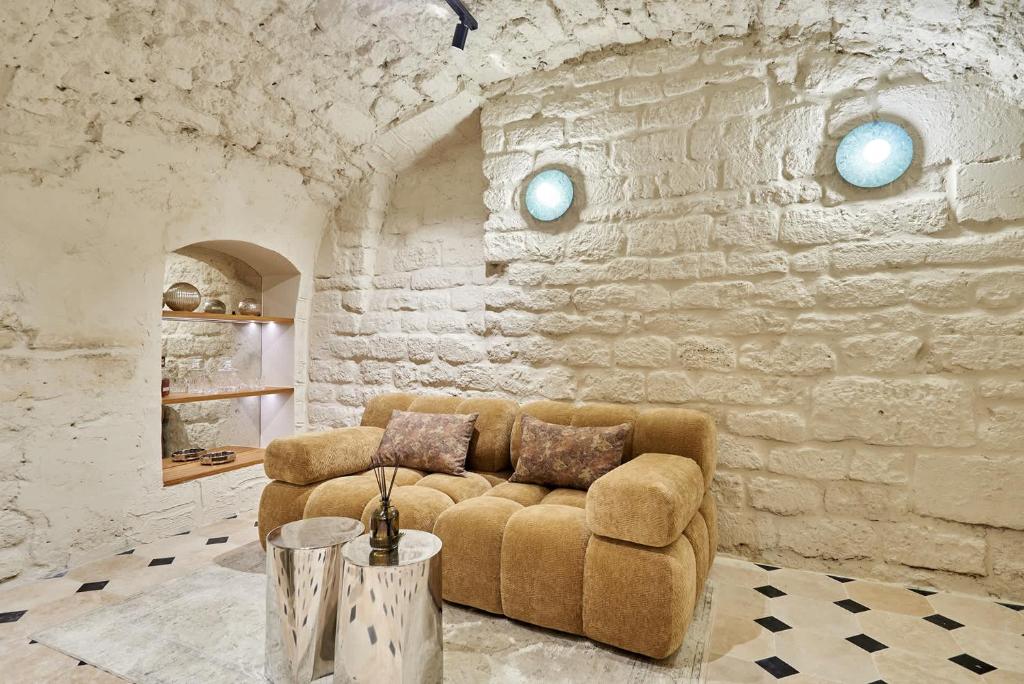 Sublim new triplex on Place des Vosges
