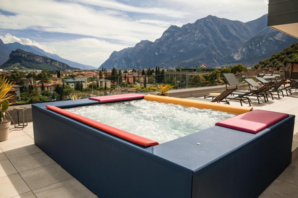 HOODY ACTIVE & HAPPINESS HOTEL