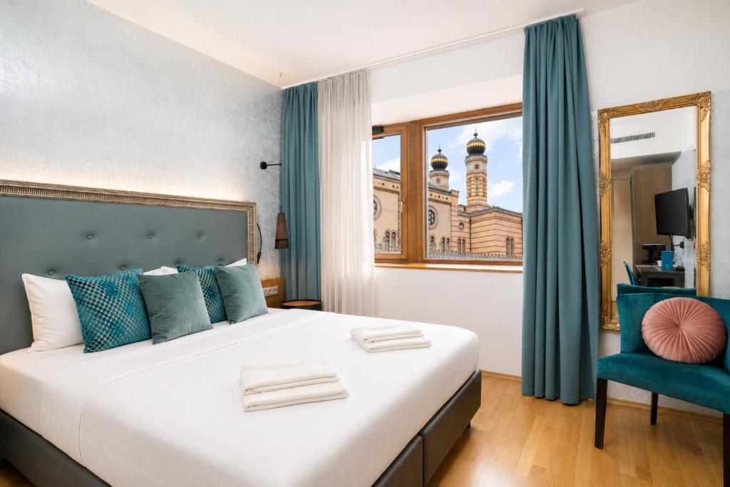 a bedroom with a large bed and a window at Hotel Memories Budapest in Budapest