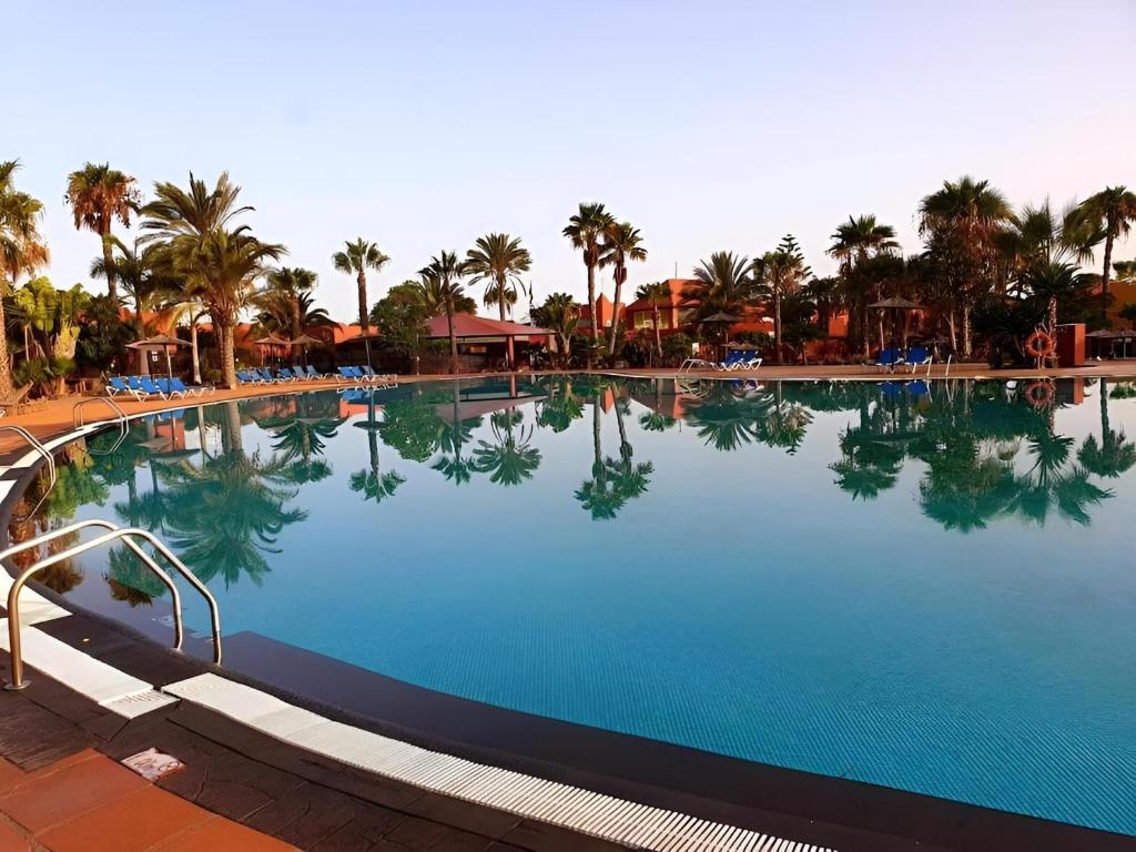 Bouganville - Apartment with Terrace & Shared Pool