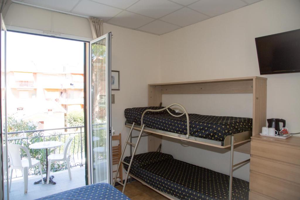 A bed or beds in a room at Hotel Delle Mimose