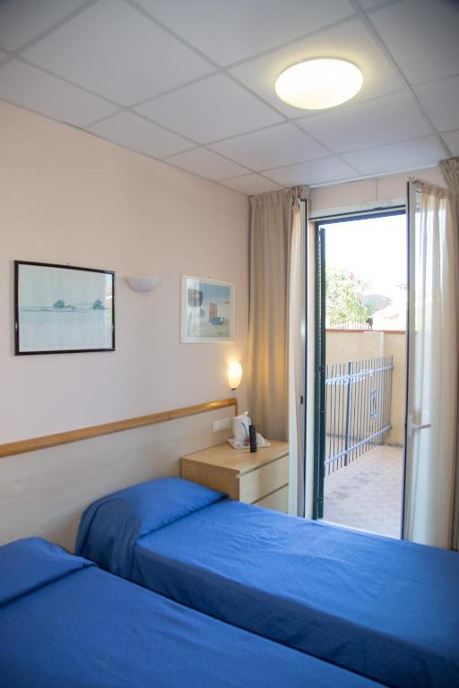 A bed or beds in a room at Hotel Delle Mimose