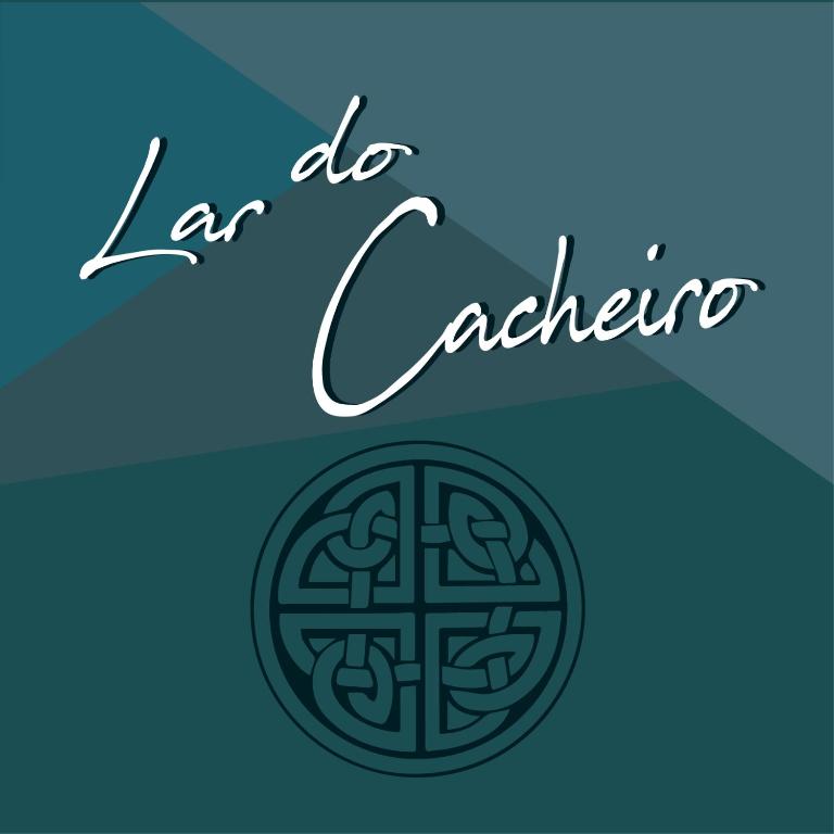 a sign that says la cadencia with a celtic pattern at Lar do Cacheiro in Meaño
