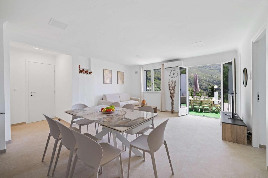 Beautiful renovated family apartment, Menton hills, 10' from city center
