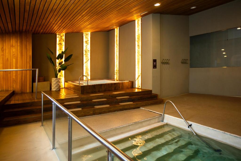 a bathroom with a hot tub in a room at Hotel Canal Beagle in Ushuaia