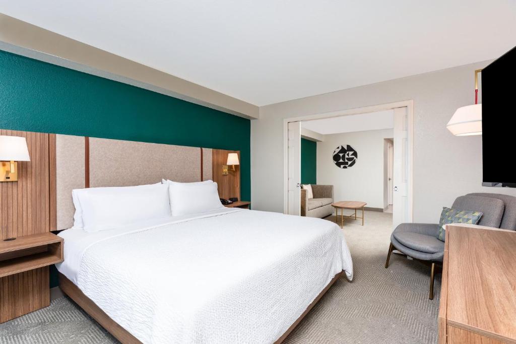 Holiday Inn Hotel & Suites Daytona Beach On The Ocean, an IHG Hotel - 