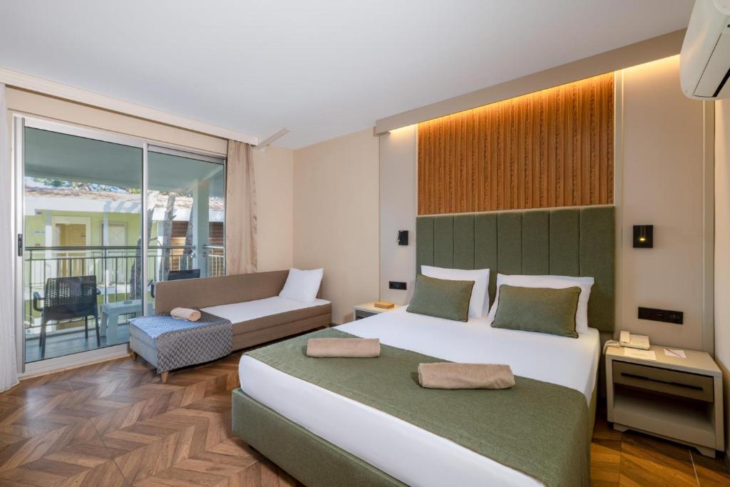 Crystal Flora Beach Resort - Ultimate All Inclusive - 