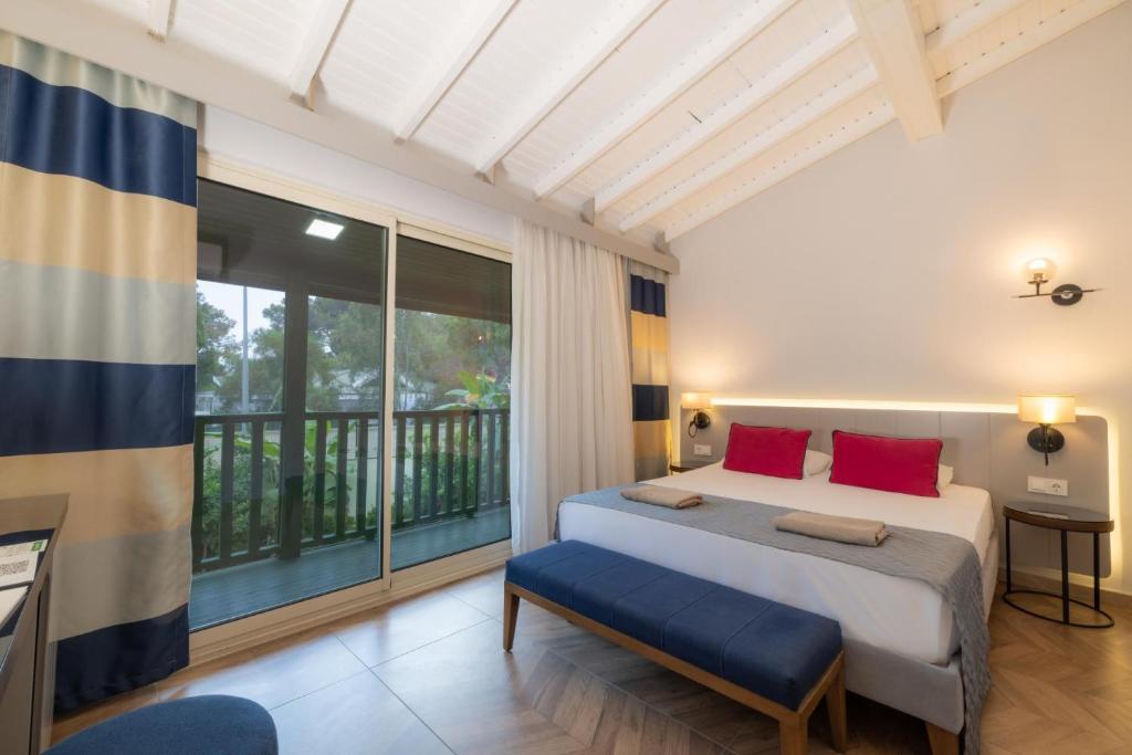 Crystal Flora Beach Resort - Ultimate All Inclusive - 