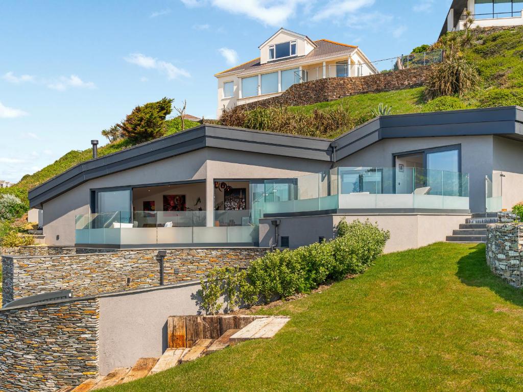 a house on the side of a hill at Cyan in Mortehoe