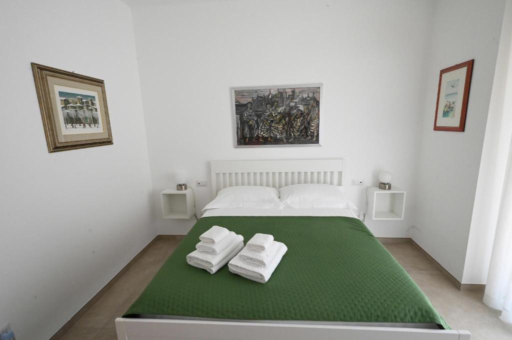 a bedroom with a bed with two towels on it at MELO 48 in Bari