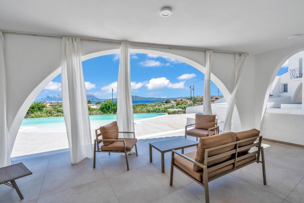 Exclusive White Residence - With Pool - Sea View