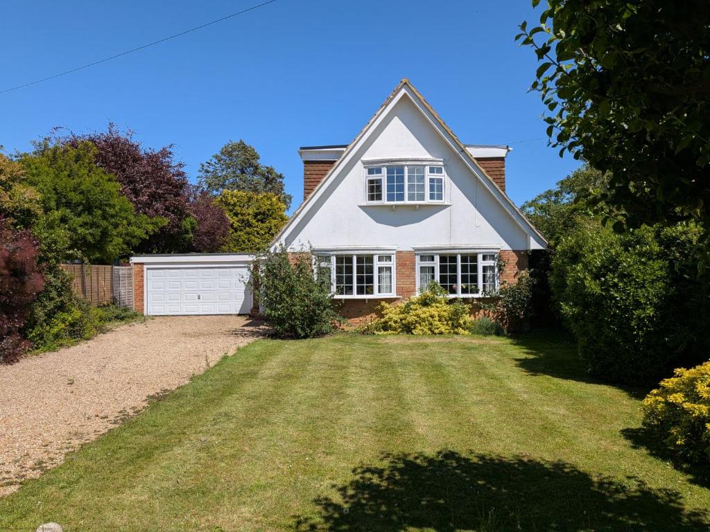 a house with a lawn in front of it at Still Waters, Emsworth in Emsworth