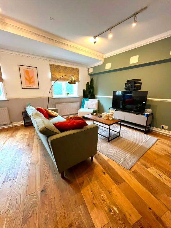 Central SE1 2BR for 7 Walk to Tower Bridge & London Attractions