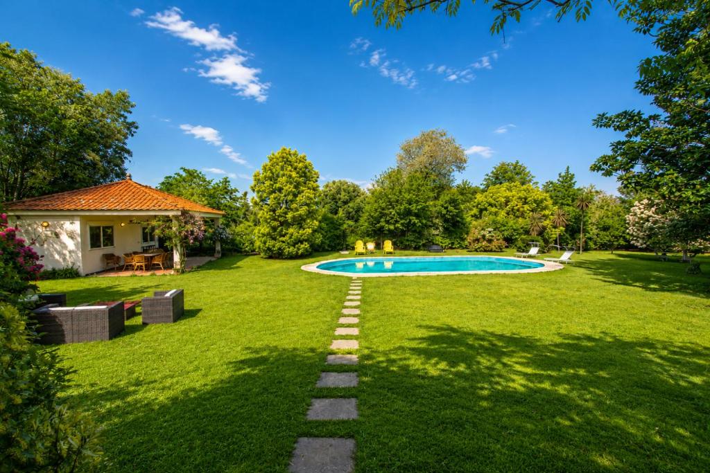 a yard with a swimming pool and a house at Holibai As Landras Piscina y vistas al Miño, Tomiño in Tomiño