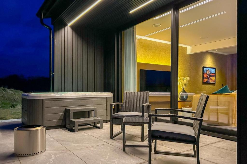 a patio with a tub and chairs and a table at 1 Bed in Oban oc-t41733 in Acharra