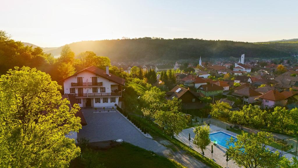 an aerial view of a village with a house at Pensiunea Patakparti 4 in Praid