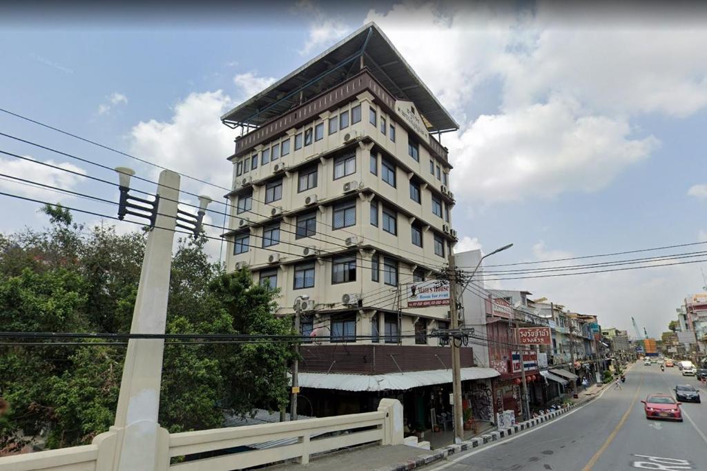 a tall building on the side of a street at Mam's House Khaosan in Bangkok
