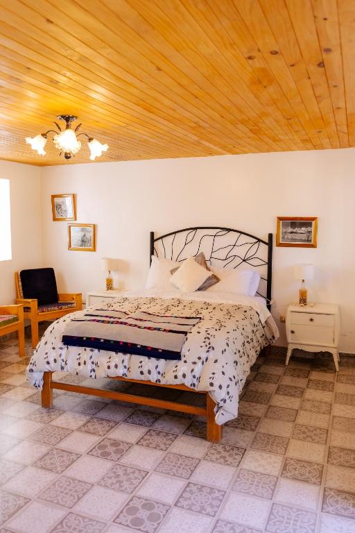 a bedroom with a bed and a wooden ceiling at IntiRumi Inn in Caraz