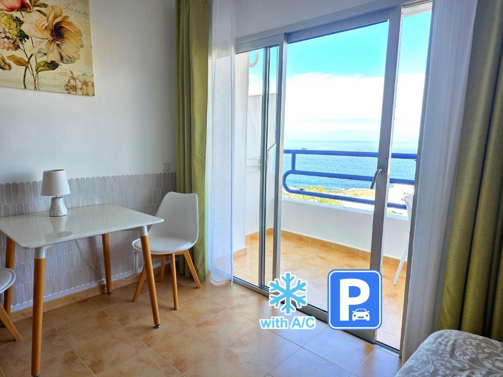 Ocean Sunset view, Air Conditioned, Renovated apartment