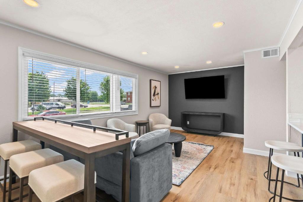 a living room with a ping pong table at Newly Renovated Unit in Central Spfld #301 in Springfield