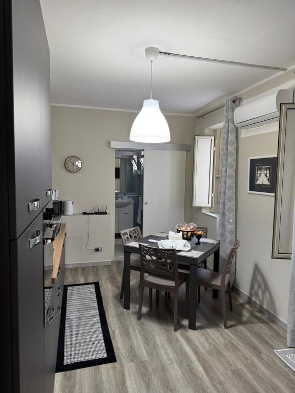 a kitchen and dining room with a table and chairs at Casa C&S in Mascali