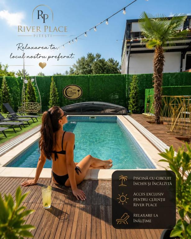 Piscina de la sau aproape de RIVER PLACE